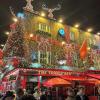 The historic pub "Temple Bar" in Dublin is all decorated for the holidays!