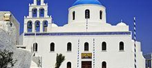 Example of Oia blue and white architecture 
