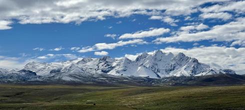 Mt. Mururaju seen from the grasslands near Catac