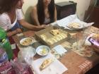 I took a taxi to my friend's house to eat empanadas!