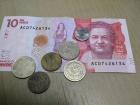 A Colombian $10,000 bill and some coins