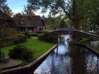 The beautiful canals of Giethoorn 