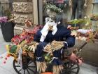 A scarecrow enjoying the Herbstmarkt! 