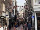 Amsterdam is quite the hotspot for tourists all year round, especially in a shopping district like this where you can see all kinds of people!
