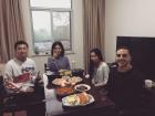 Do you recognize the dinner guests? From left to right: 谢宁 (XieNing), Polly, Tanila and Gregg