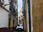 This is pretty much how narrow the average streets in Sevilla are