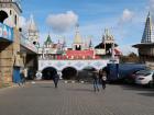 The entrance to a flea market in Moscow