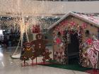 The mall here has so many Christmas decorations!