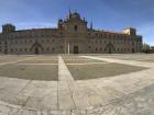 This is the Colexio de Nosa Señora da Antiga, a school in the center of Monforte de Lemos that is known for its architecture and design, as well as its sizeable courtyard
