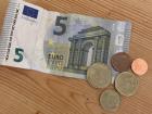 This is a 5 euro bill and some coins