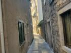 The narrow and old streets of Omis