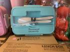 A lunch kit to reduce plastic use