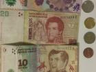 Examples of Argentine pesos, both coins and bills