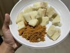 Fried yams and "yaji" - a spice made from pounded peanuts - are popularly eaten in Northern Ghana