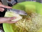 This is how we shred green papaya for som tam