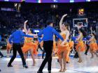 Dancing salsa at the Golden State Warriors halftime show! / Bailando salsa en el entretiempo de un partido de los Golden State Warriors.  