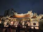 One of the most famous temples in Taipei, Longshan Temple! (Měng xiá lóng shānsì 艋舺龍山寺)