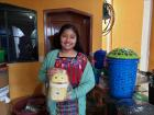Este canasto de basura es el favorito de Alison para vender en su tienda de plásticos