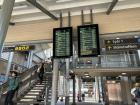 Screen displaying the wait time, train number and the train platform