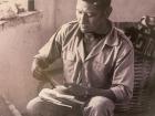 Old image of Don Manuel Jiménez creating an "alejibre" 