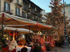 Teddy bears on a date in Lake Como