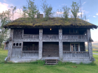 An old home with a turf roof. No goats this time!