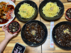 자짱면 (jajjangmyeon), a Korean-Chinese dish of black soybean sauce, pork, vegetables and noodles