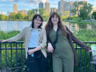 My friend Jess and I at Lincoln Park in Chicago near Lake Michigan 