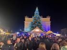 Typically you will find a giant Christmas tree at the center of a market, like the one here in front of Potsdam's Brandenburg Gate