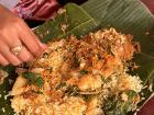 Rice, gulai, veggies, and chicken—all wrapped in a banana leaf instead of a plate! Would you try it?