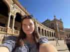 En la Plaza de España en Sevilla durante mi semestre allí