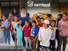 Con estudiantes de un curso vacacional de canto