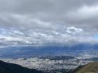 La vista de Quito desde Volcán Pichincha; la provincia en la que se encuentra Quito comparte su nombre. 