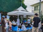 The stand where they were holding the katanuki game was very popular!