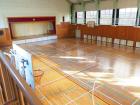 This is what the gymnasium of the school looks like. He has PE class here.