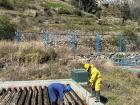 A Peruvian and a Peace Corps volunteer cleaning together
