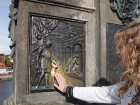 Rubbing the dog on this statue on Charles Bridge brings good luck!