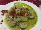 Cardo en salsa verde con crujientes de jamón/Leeks in green sauce with crispy ham