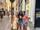 Durante una vacación en España con mi familia, nos encontramos con Sra. Cruz en Granada!/During a family vacation in Spain we ran into Sra. Cruz in Granada!