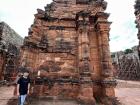 Karaí en las ruinas de San Ignacio
