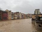 Riu Onyar flooded, the water almost goes up to the houses!