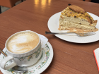 A delicious café and una porción de tarta en Santiago