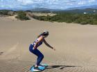 Surfing the sand dunes/Surfeando por las dunas de arena