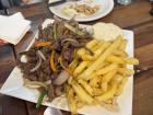 Lomo saltado peruano