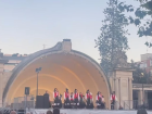 Everyone in the park enjoys a show of traditional music and dance of northern Spain!