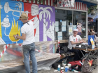 Jim Avignon painting the mural at Maybachufer two years ago